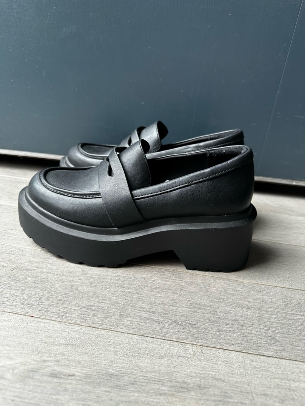 Women’s Black Wild Fable Faux Leather Platform Loafers Flats Lightly Used Size 6 - Picture 2 of 6